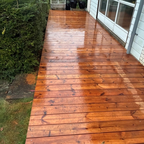 Moderne træterrasse ved bolig