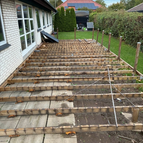 Opbygning af træterrasse i moderne design
