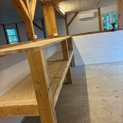 Bænk bygget af tømrer i Børkop