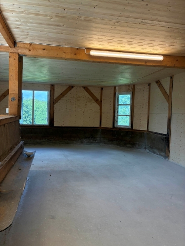 tømrerarbejde i rum med bindingsværk