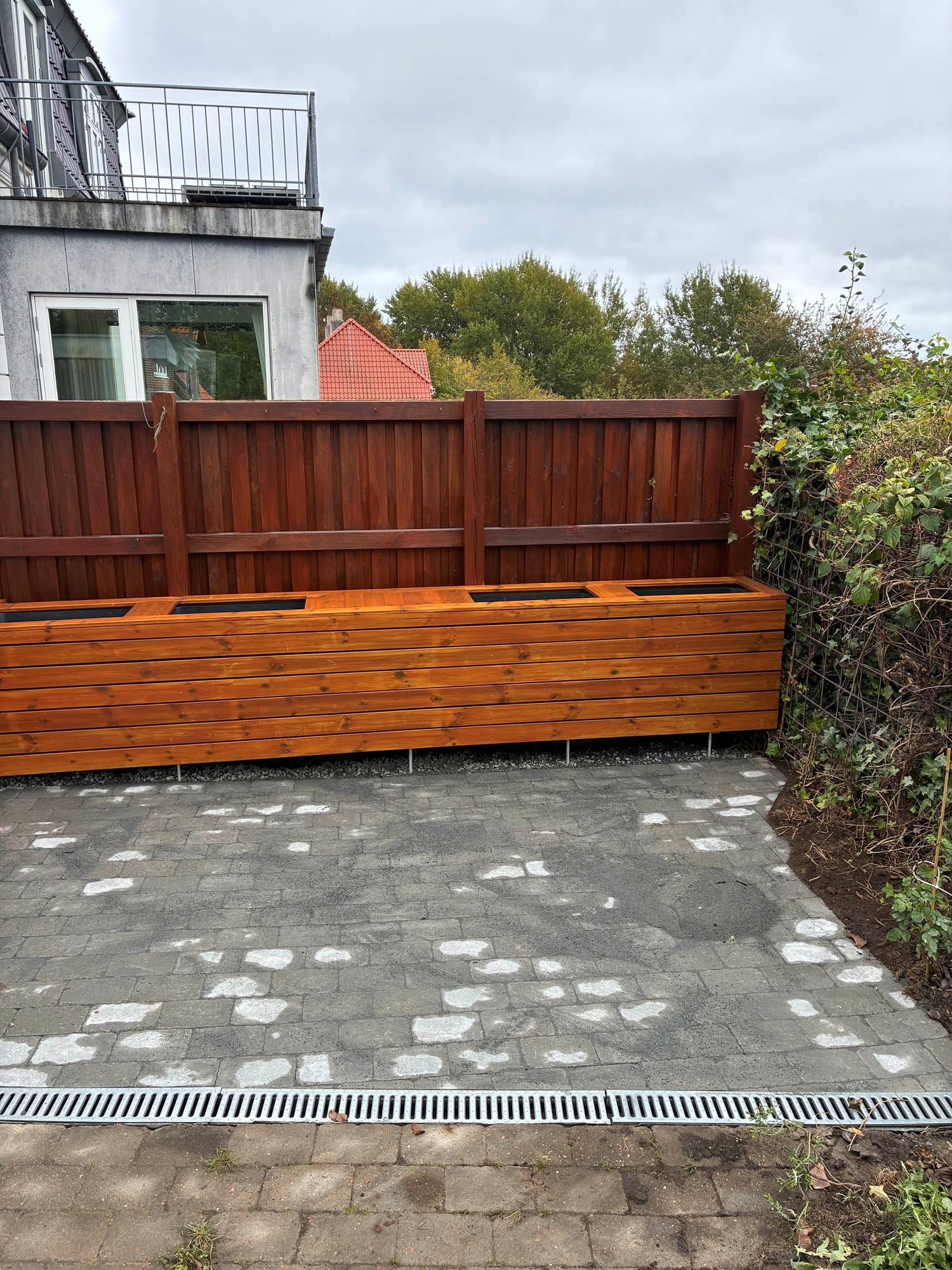 Specialbyggede plantekasser i træ udført af tømrer i Børkop