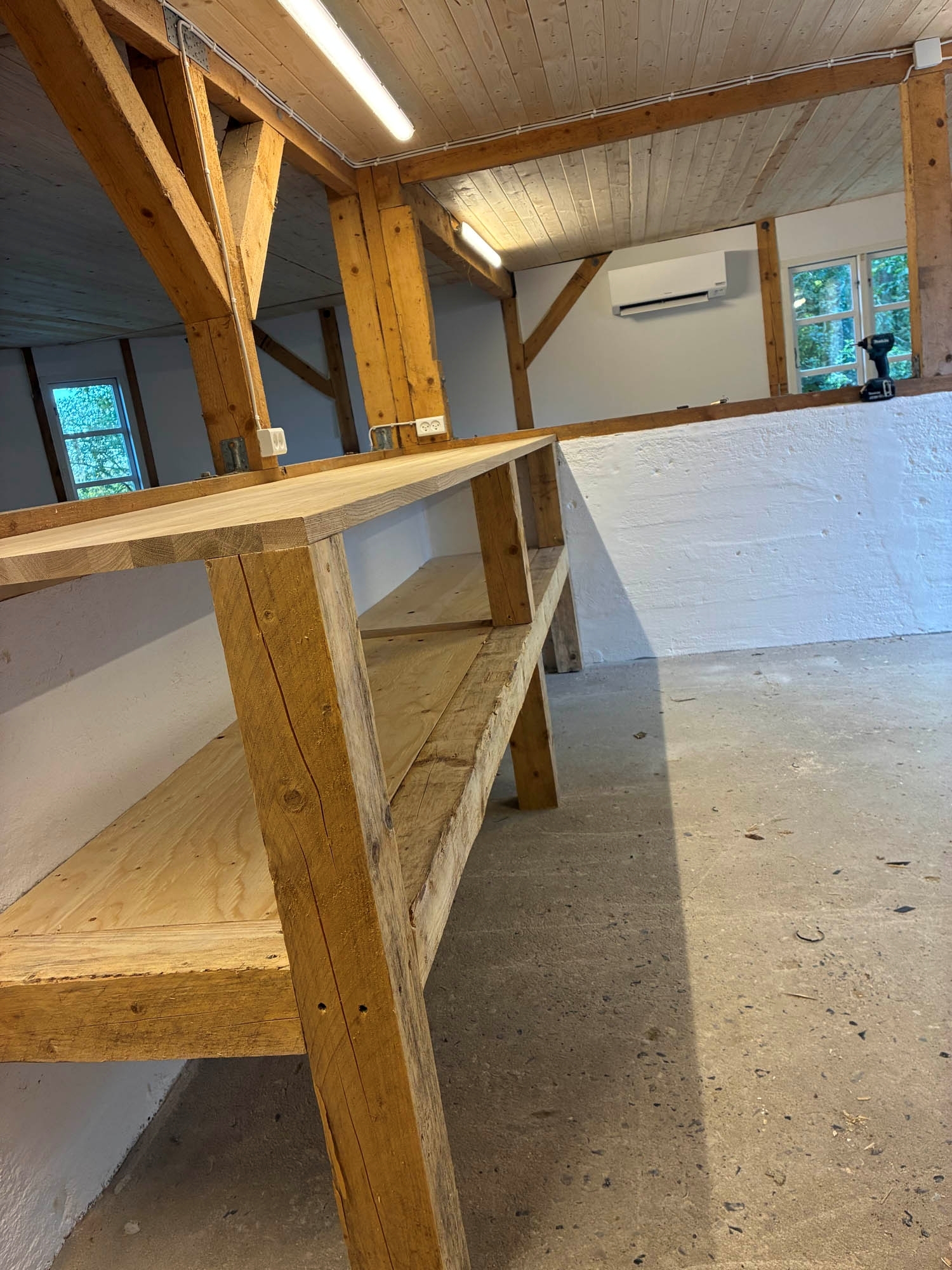 Bænk bygget af tømrer i Børkop